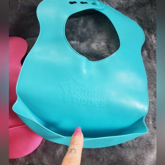Tommee Tippee Feeding Bibs 2 pk - Picture 4 of 4